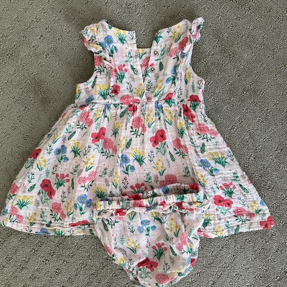 Angel Dear 18-24m Girl’s Pink Poppy Floral Muslin Dress with diaper cover. - Picture 3 of 5